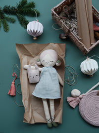 "Big Doll Apple" von Fabelab ist eine tolle, große Puppe. Aus natürlichen Materialien hergestellt. 